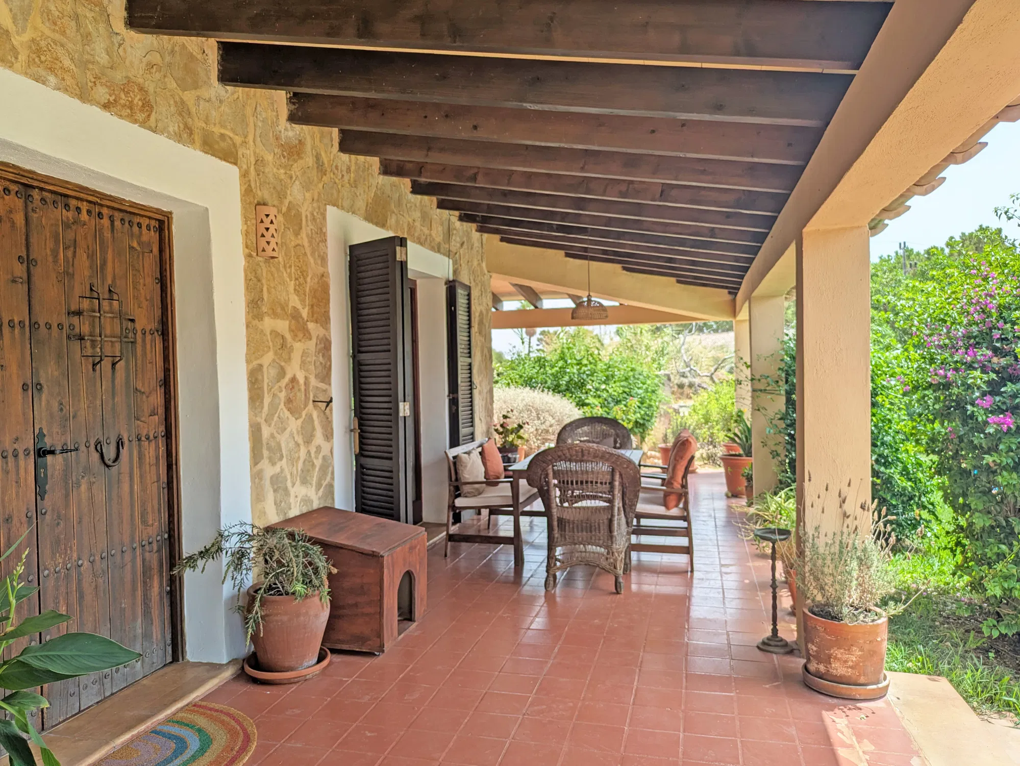 Encantadora finca con piscina y amplio espacio exterior-6