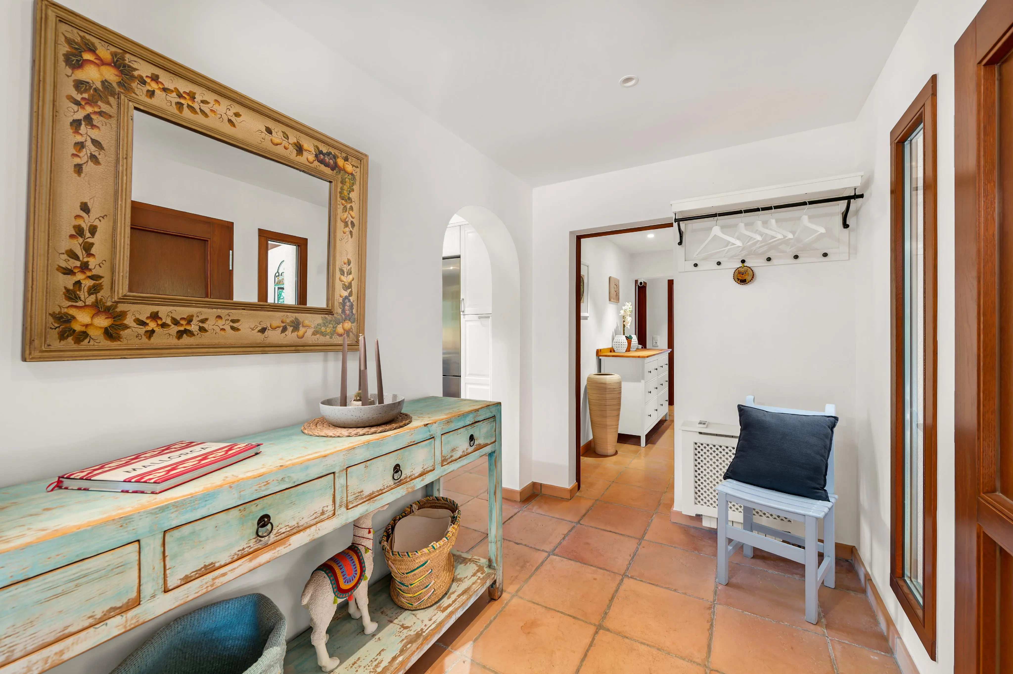 Well-maintained villa in an elegant residential area-20