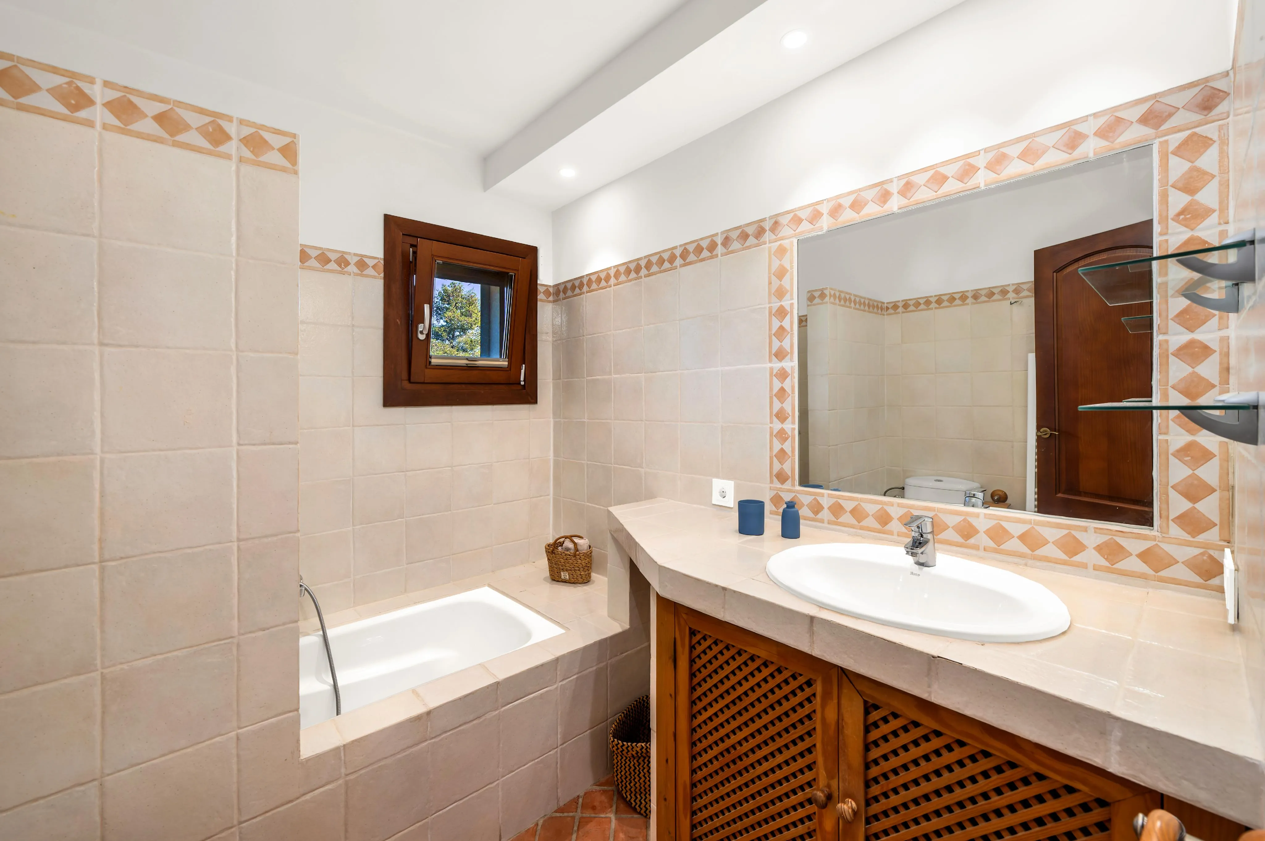 Well-maintained villa in an elegant residential area-9