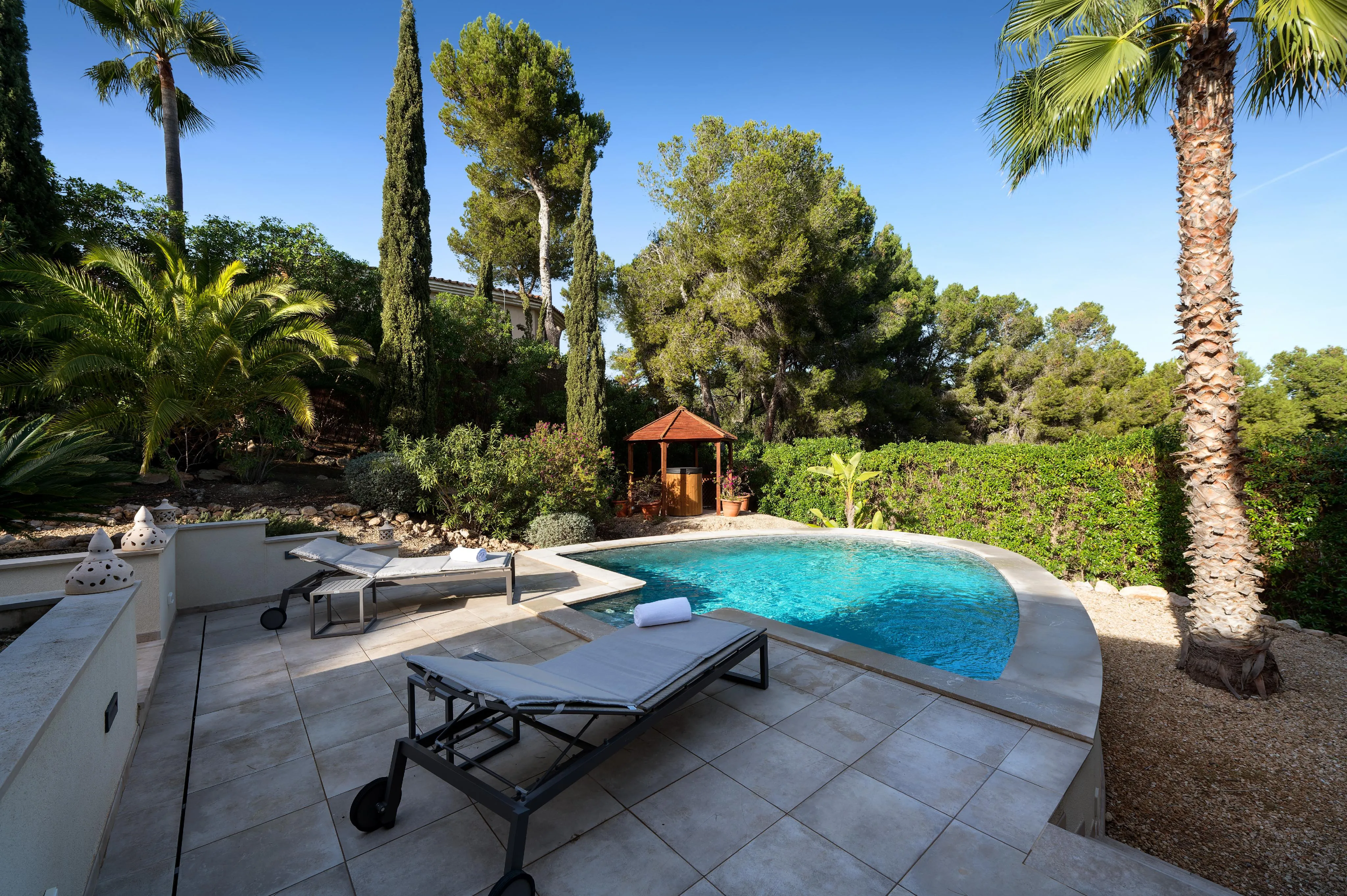 Well-maintained villa in an elegant residential area-3