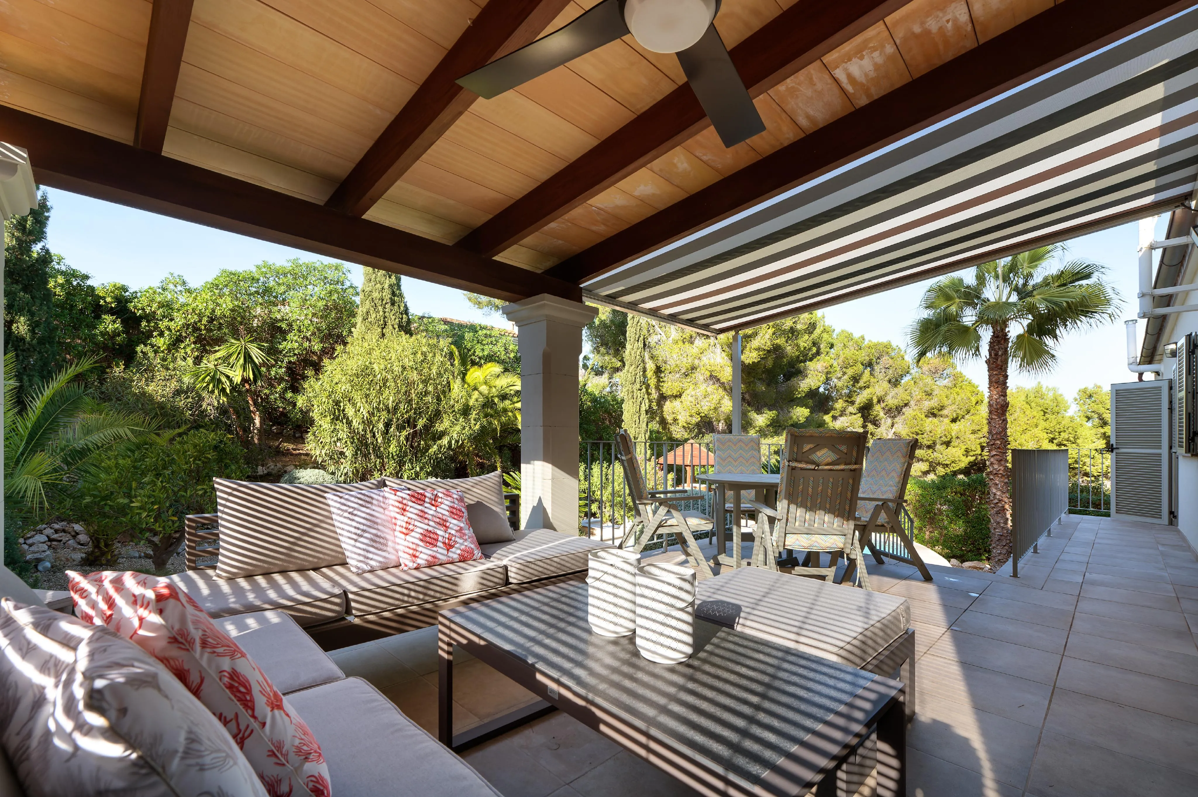 Well-maintained villa in an elegant residential area-14