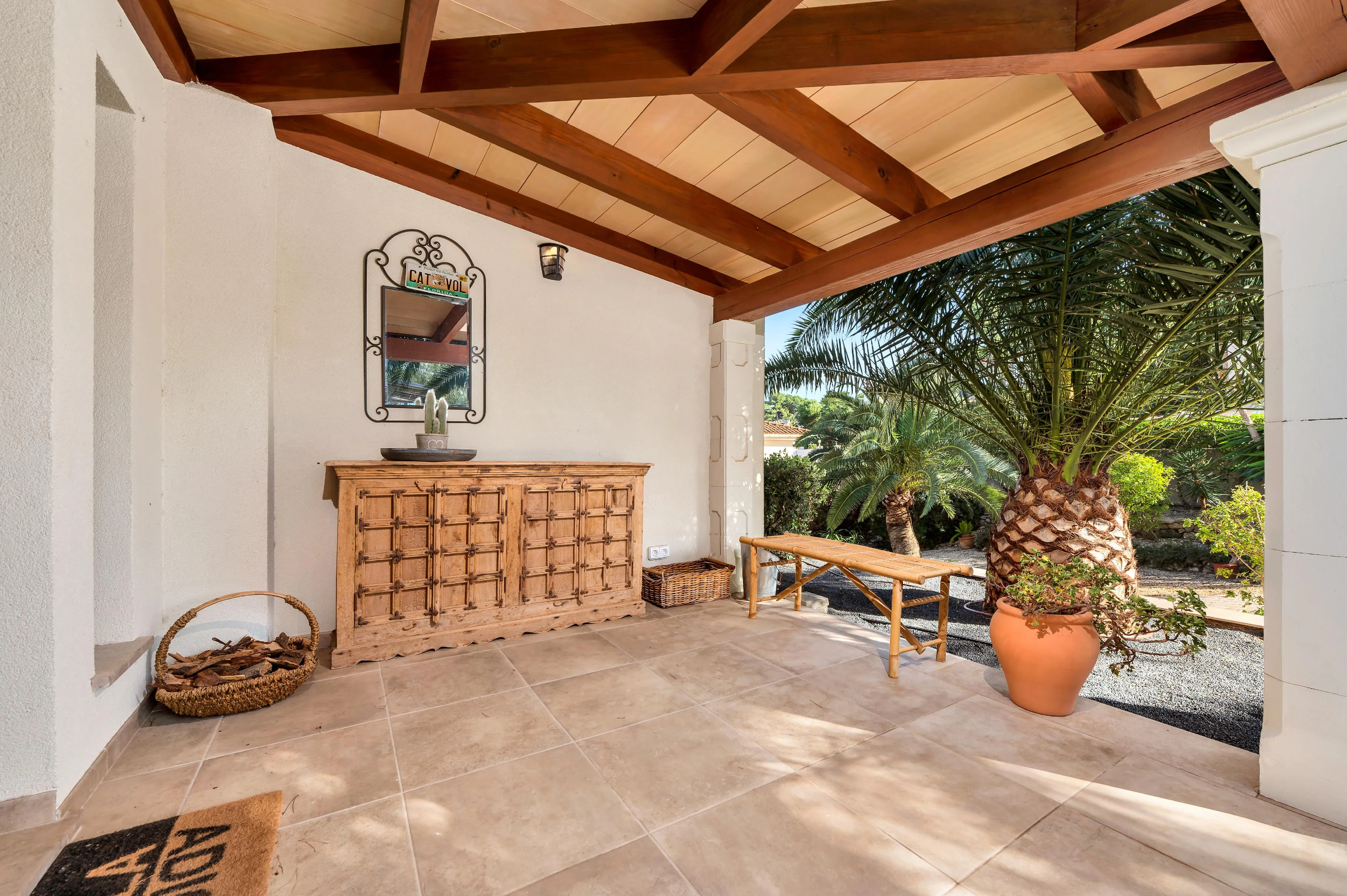 Well-maintained villa in an elegant residential area-18