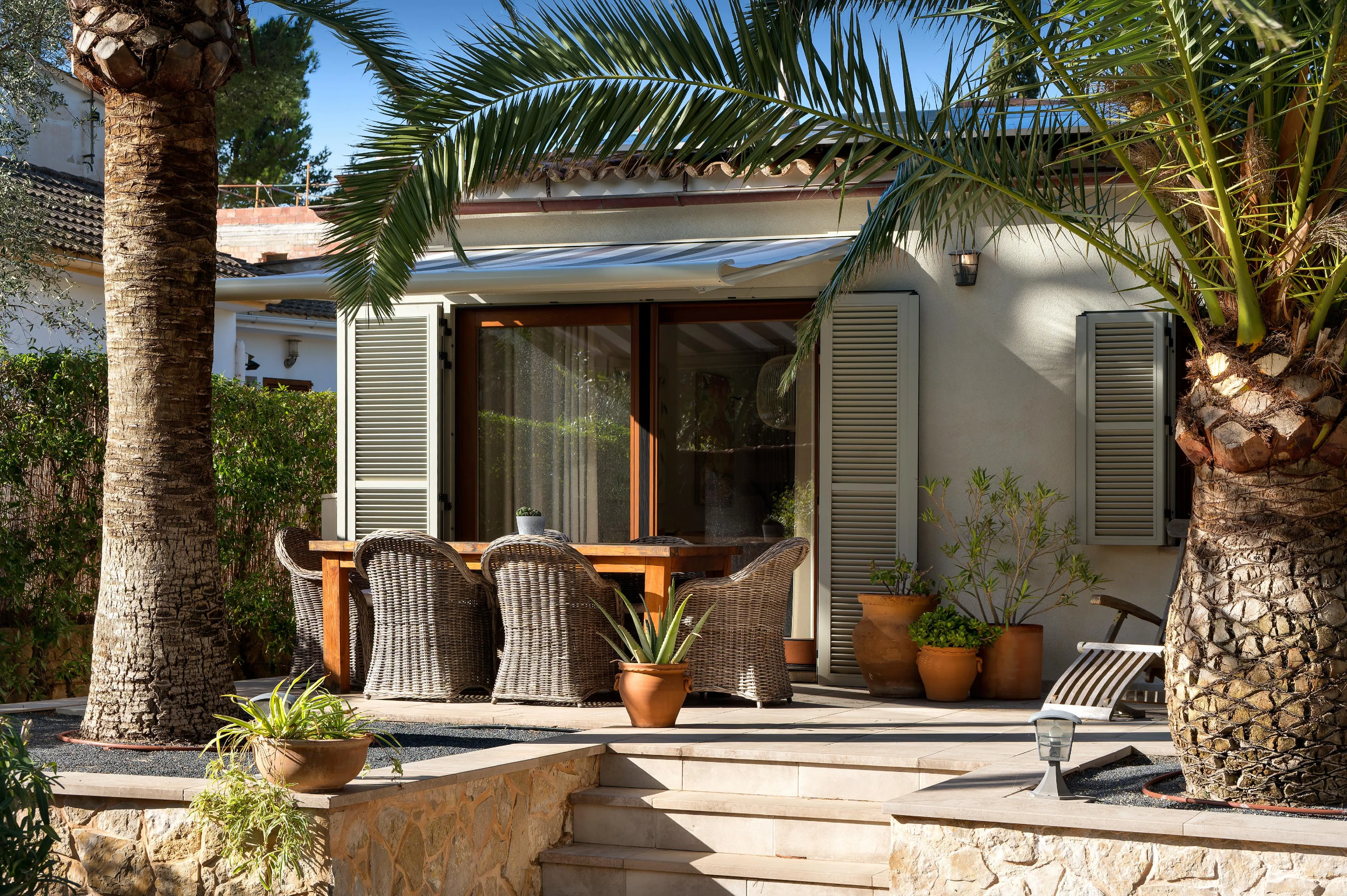 Well-maintained villa in an elegant residential area-15