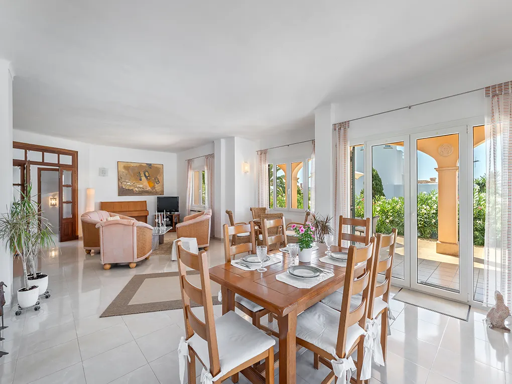 Villa mediterránea en ubicación tranquila con vistas al mar-5