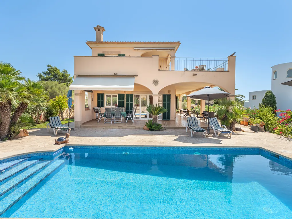 Villa mediterránea en ubicación tranquila con vistas al mar-3