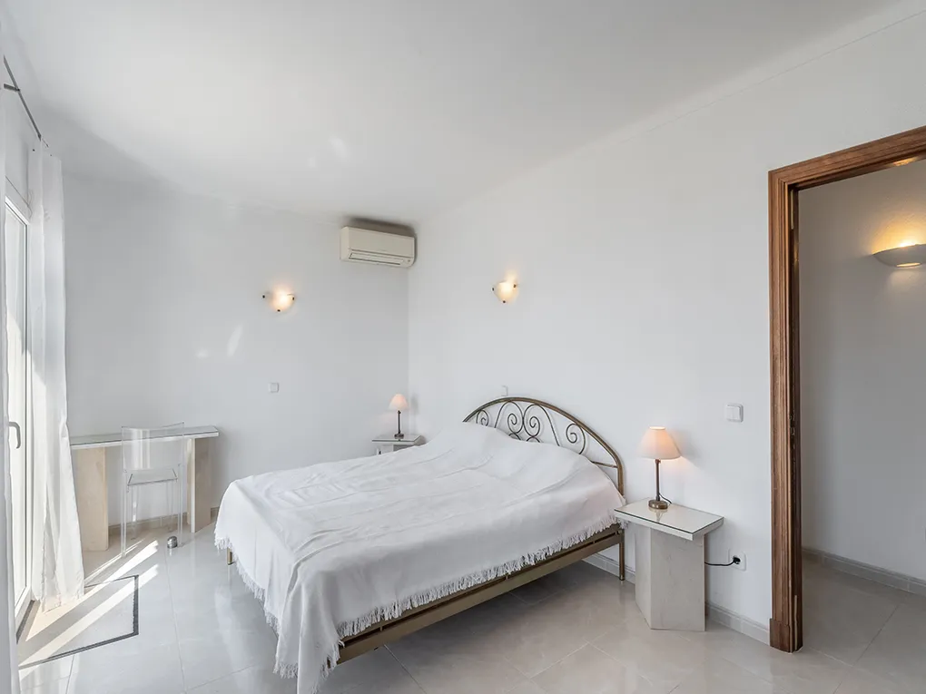 Mediterrane villa op een rustige locatie met uitzicht op zee-11