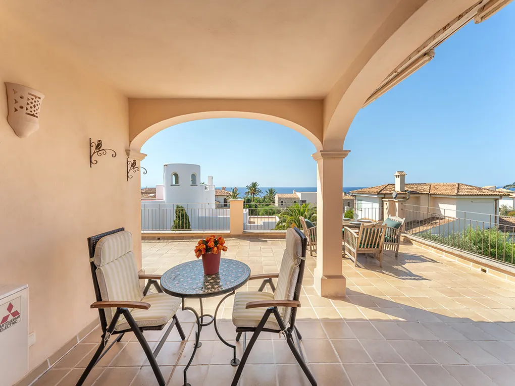 Villa mediterránea en ubicación tranquila con vistas al mar-16