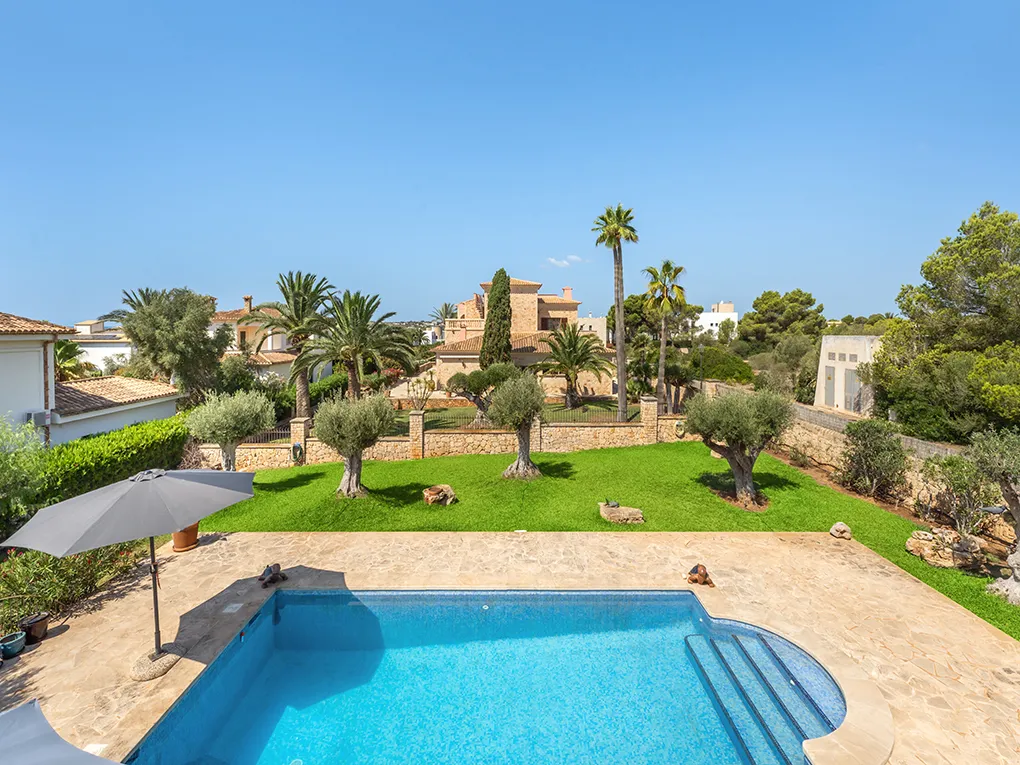 Villa mediterránea en ubicación tranquila con vistas al mar-18