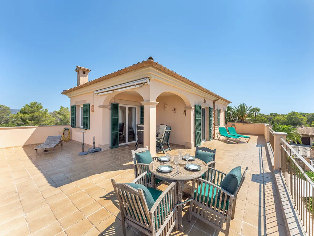 Villa mediterránea en ubicación tranquila con vistas al mar-17