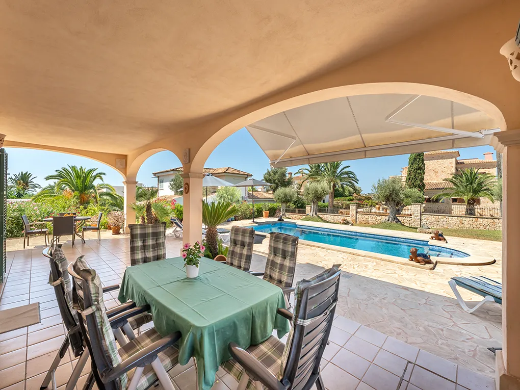 Villa mediterránea en ubicación tranquila con vistas al mar-8