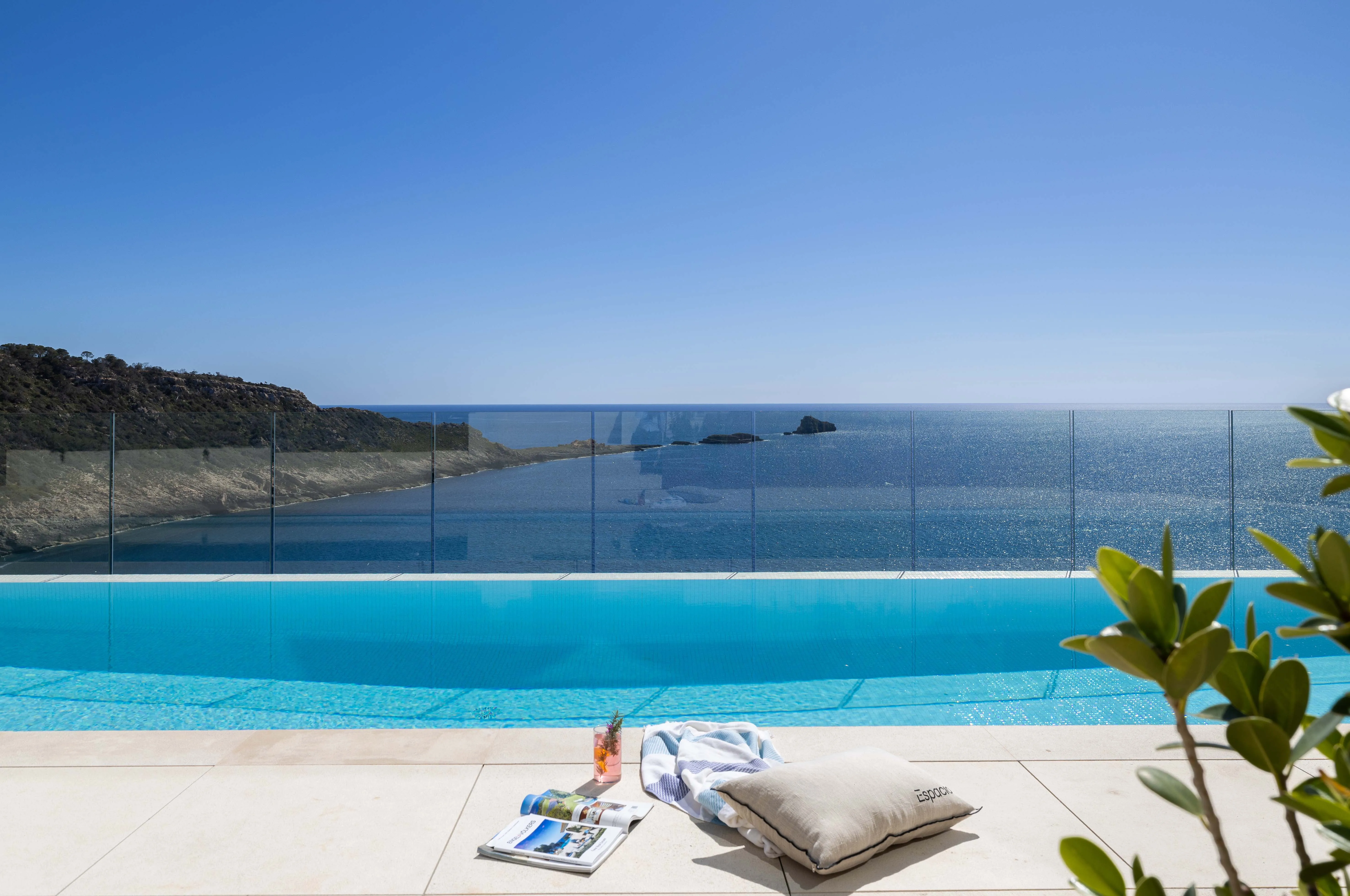 Designer villa in first sea line!-1