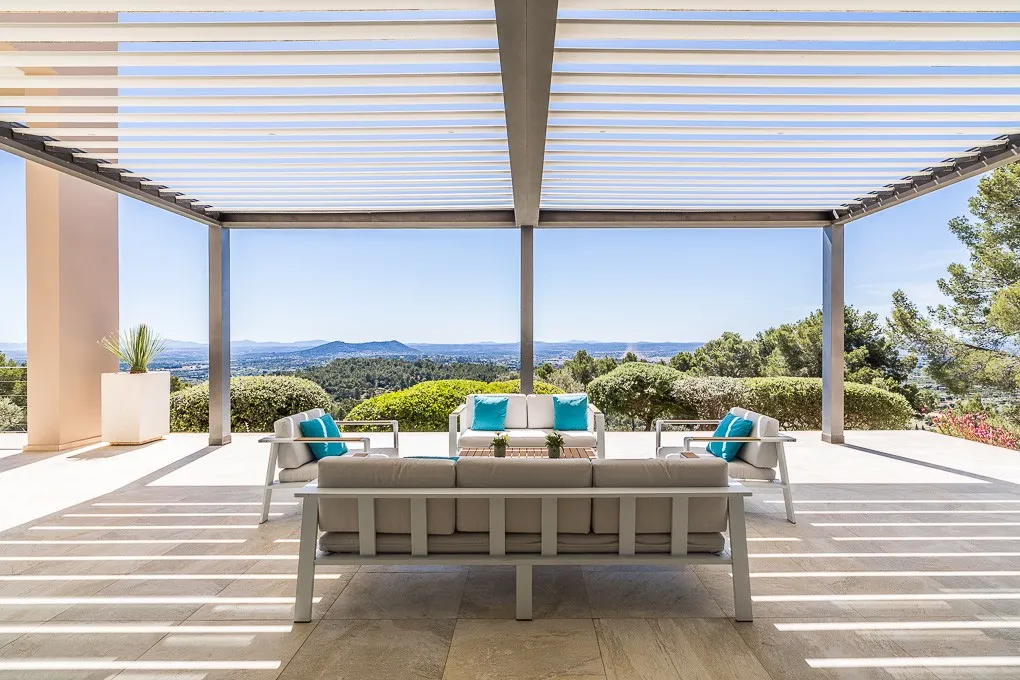 Lyxig modern finca med utsikt-6