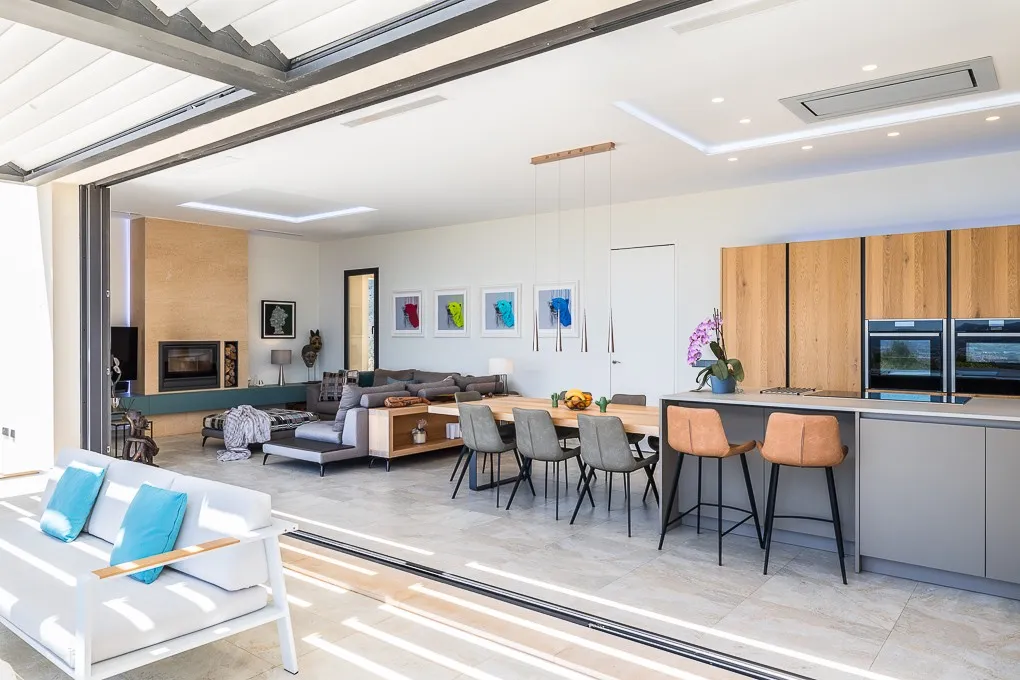 Lyxig modern finca med utsikt-5