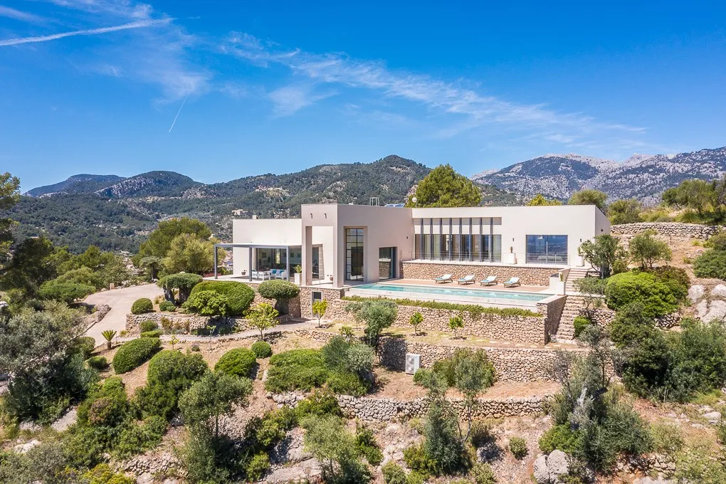 Lyxig modern finca med utsikt-17