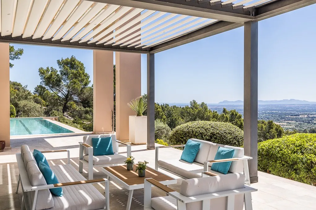 Lyxig modern finca med utsikt-3