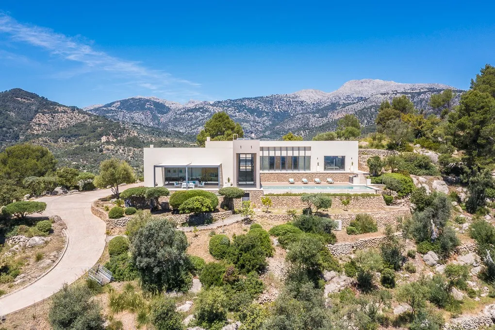 Lyxig modern finca med utsikt-16