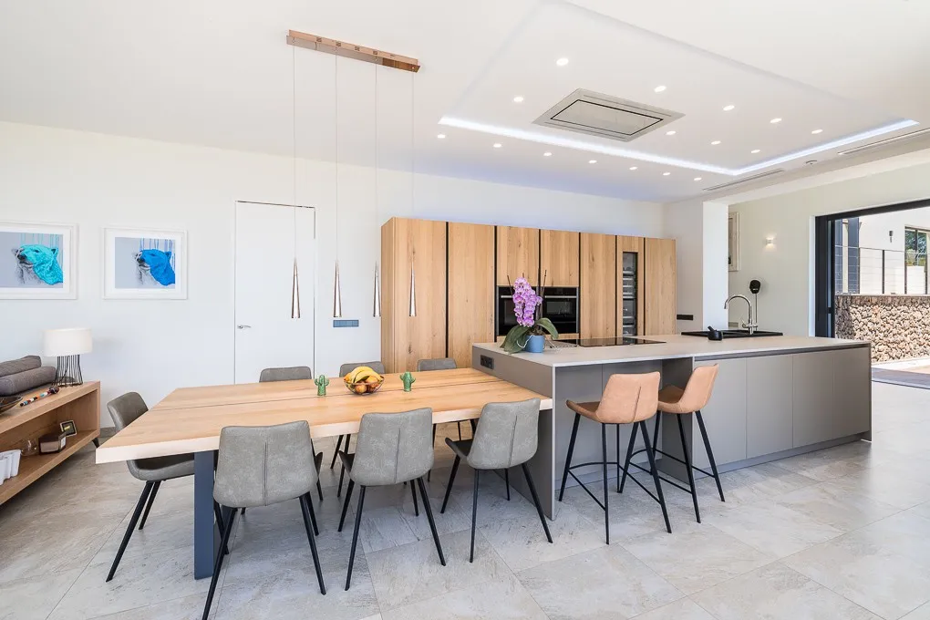 Lyxig modern finca med utsikt-8