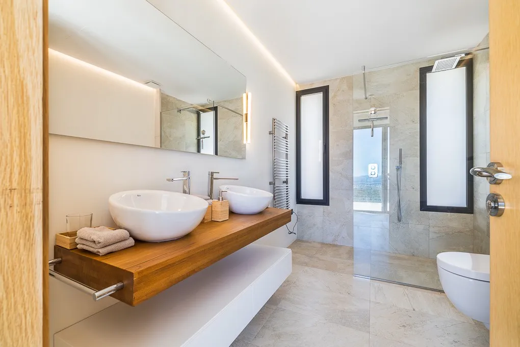 Lyxig modern finca med utsikt-10