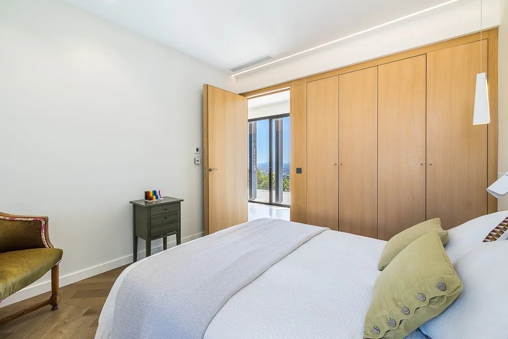 Lyxig modern finca med utsikt-11