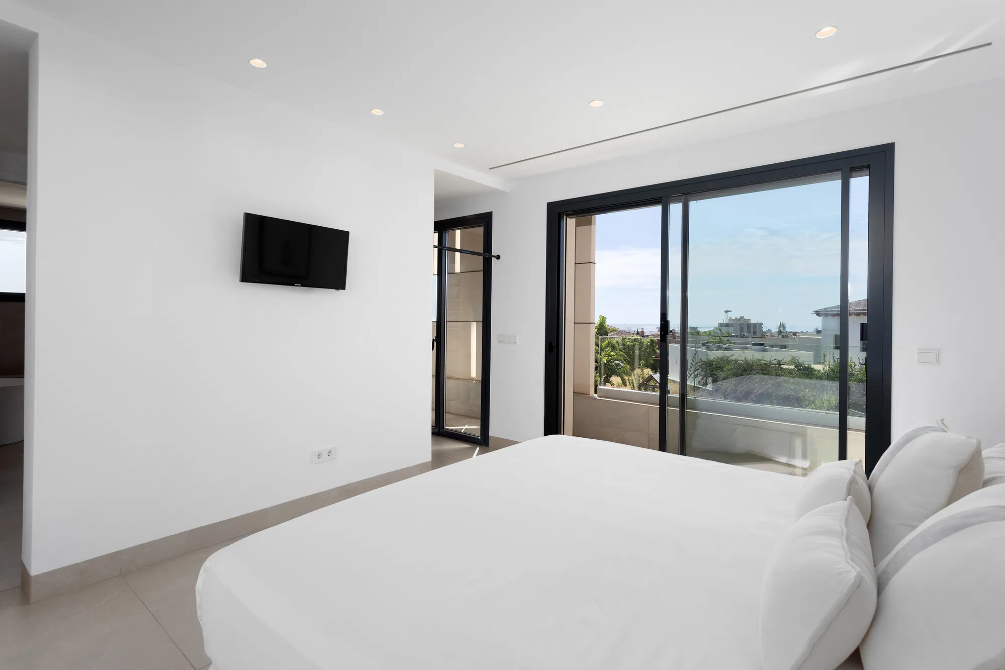 Impressionant vila familiar en una ubicació privilegiada-14