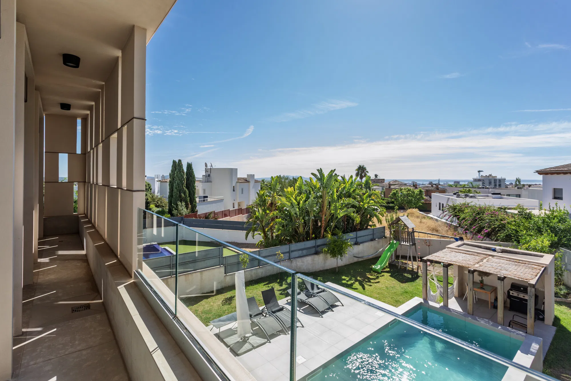Impressionant vila familiar en una ubicació privilegiada-4