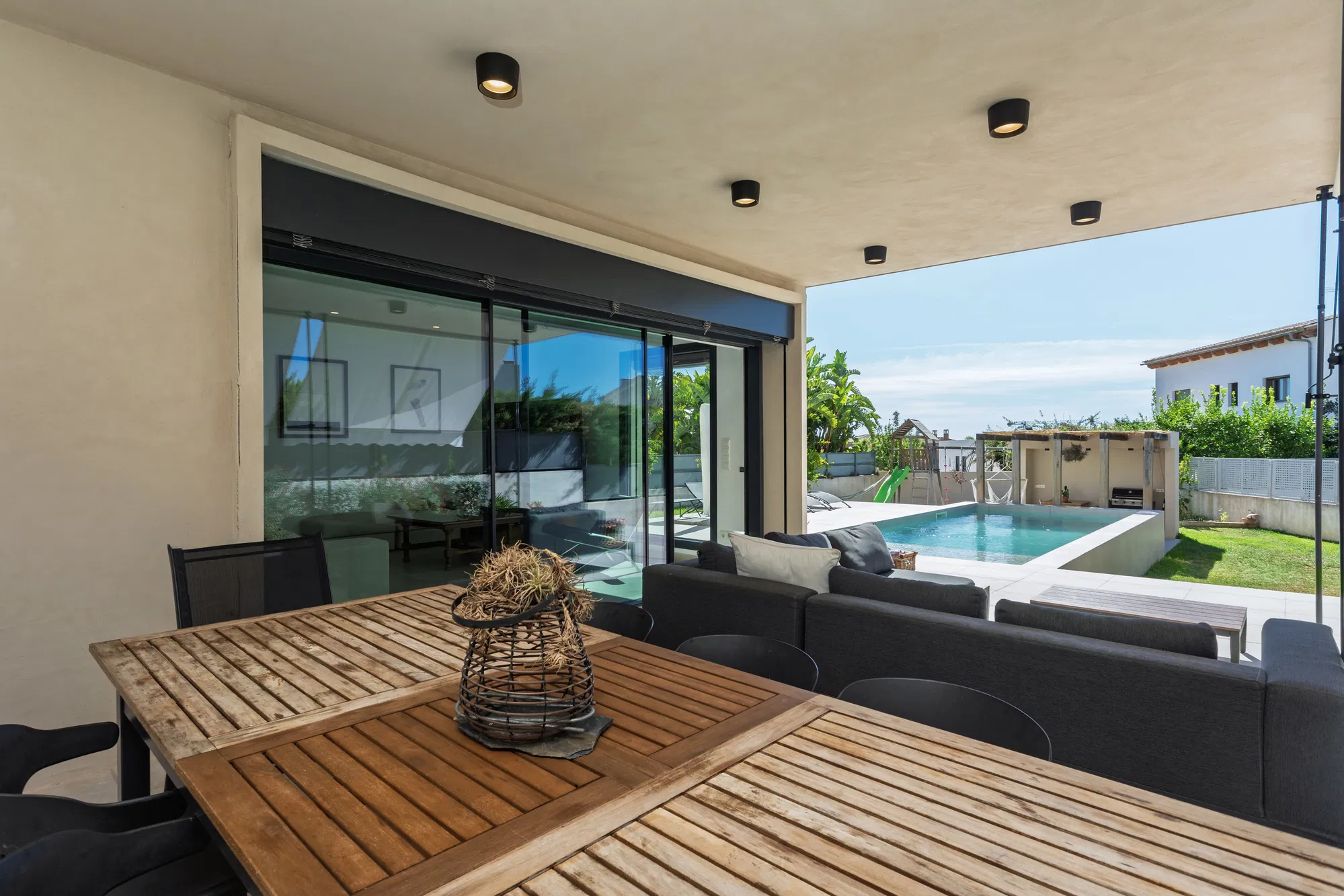 Impressionant vila familiar en una ubicació privilegiada-6