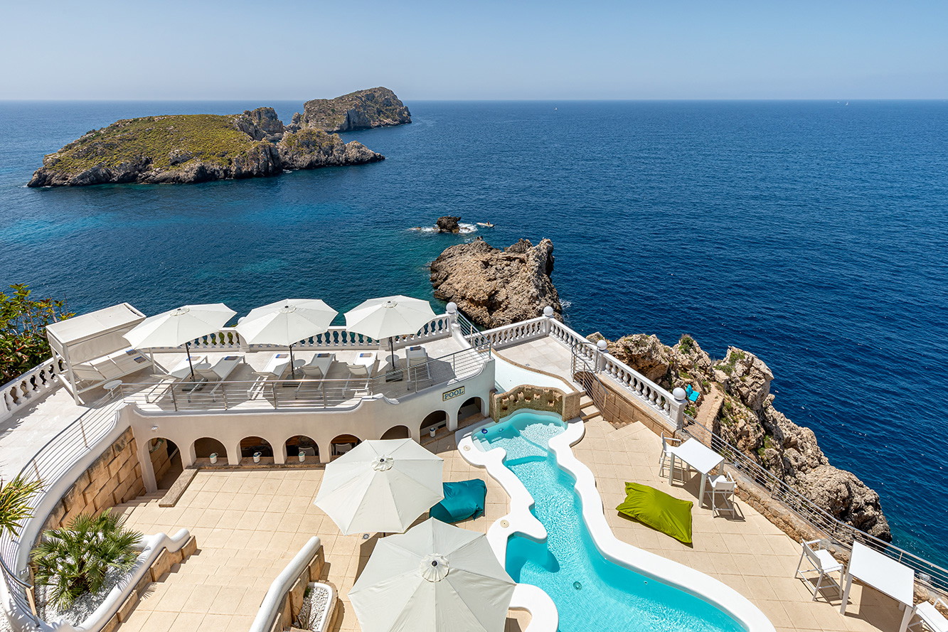 Spectacularly located seafront villa