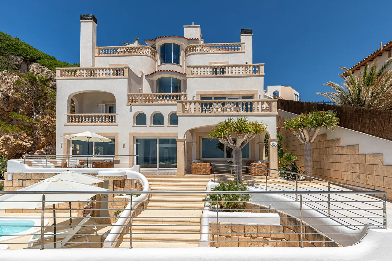 Spectacularly located seafront villa-17