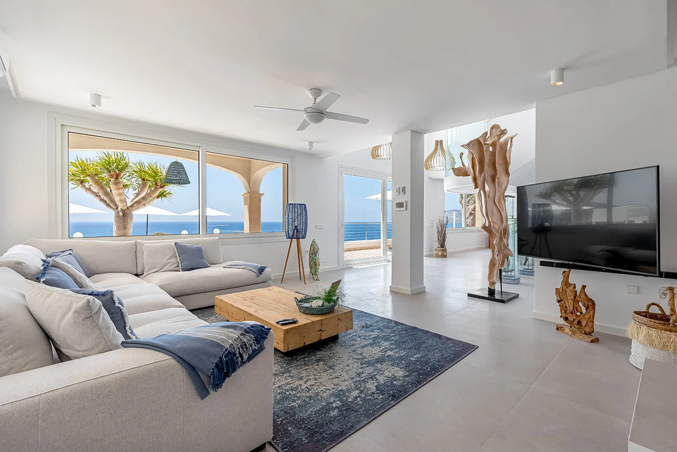 Spectaculair gelegen villa aan zee-11