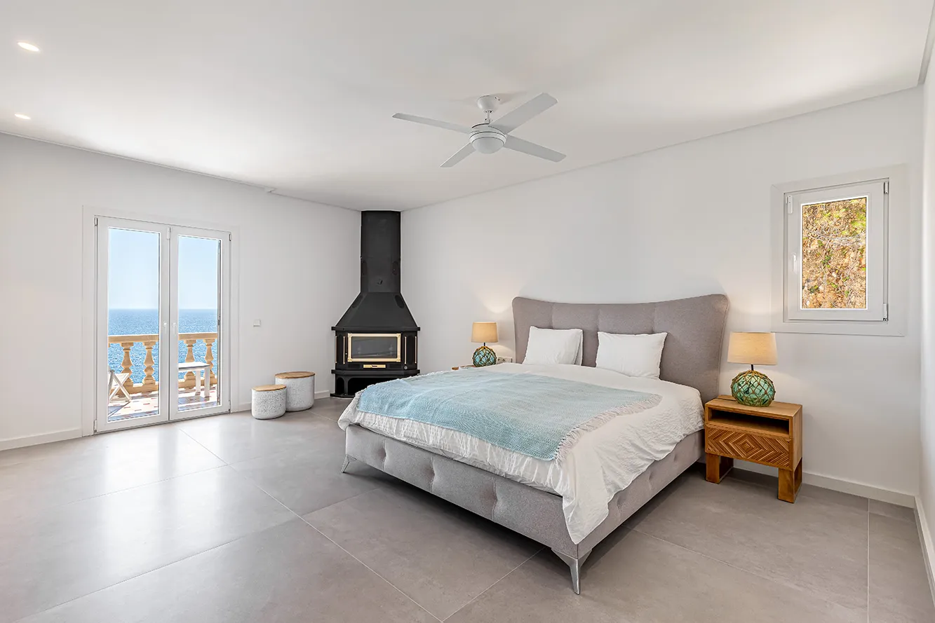 Spectacularly located seafront villa-20