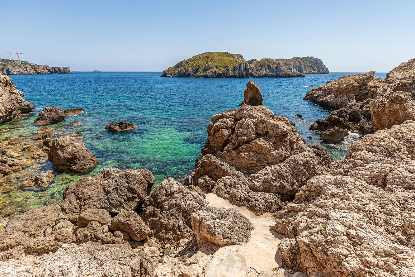 Spectaculair gelegen villa aan zee-19