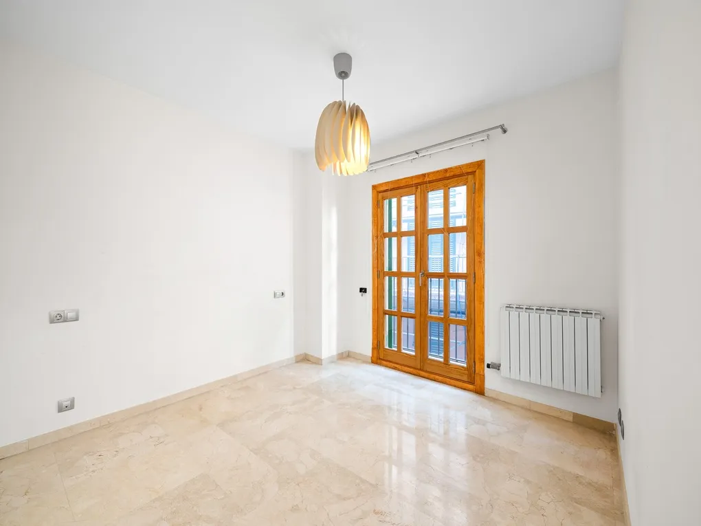 Elegant apartment with two parking spaces near the cathedral-6