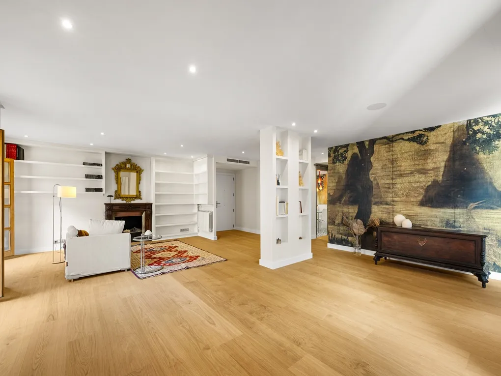 Elegant appartement met twee parkeerplaatsen vlakbij de kathedraal-1