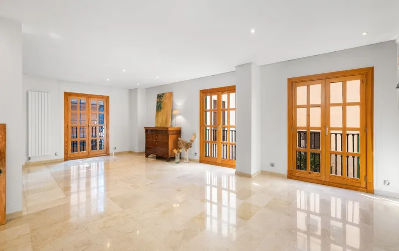 Elegant appartement met twee parkeerplaatsen vlakbij de kathedraal