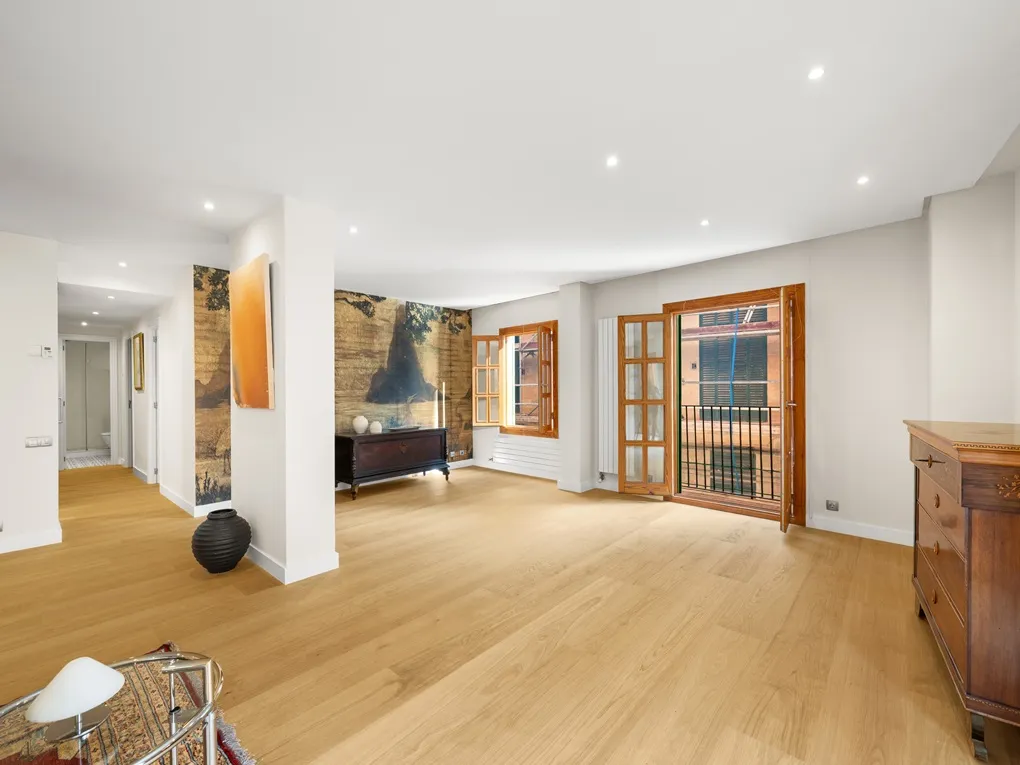 Elegant apartment with two parking spaces near the cathedral-3