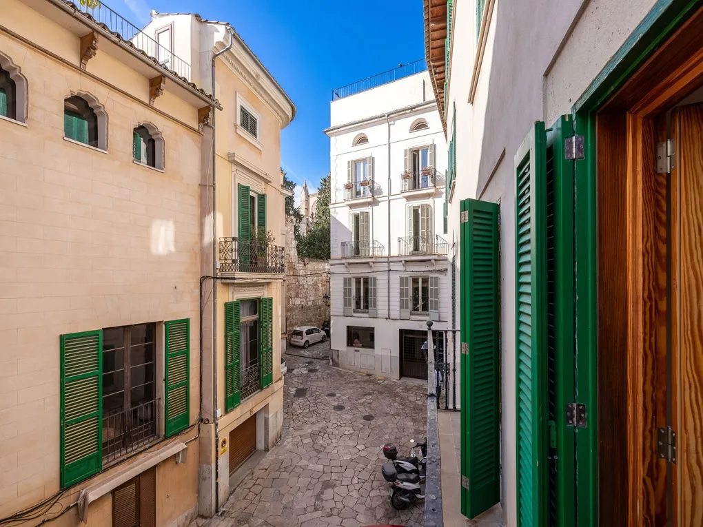 Elegant apartment with two parking spaces near the cathedral-6