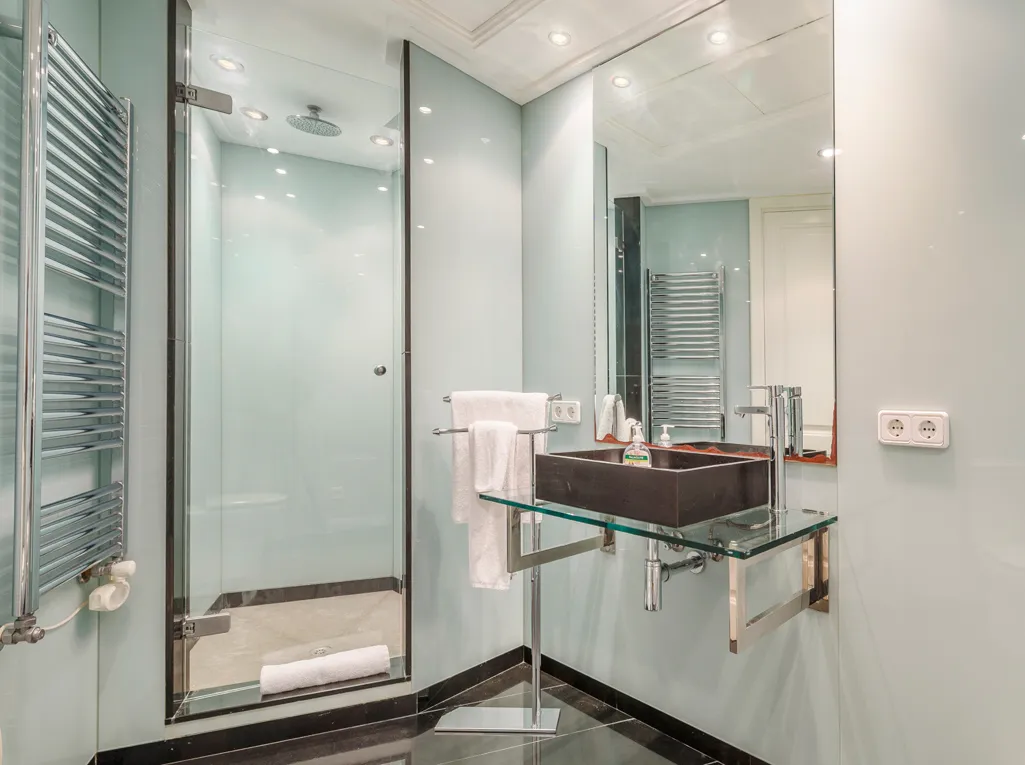 Luxurious and spacious family home-16