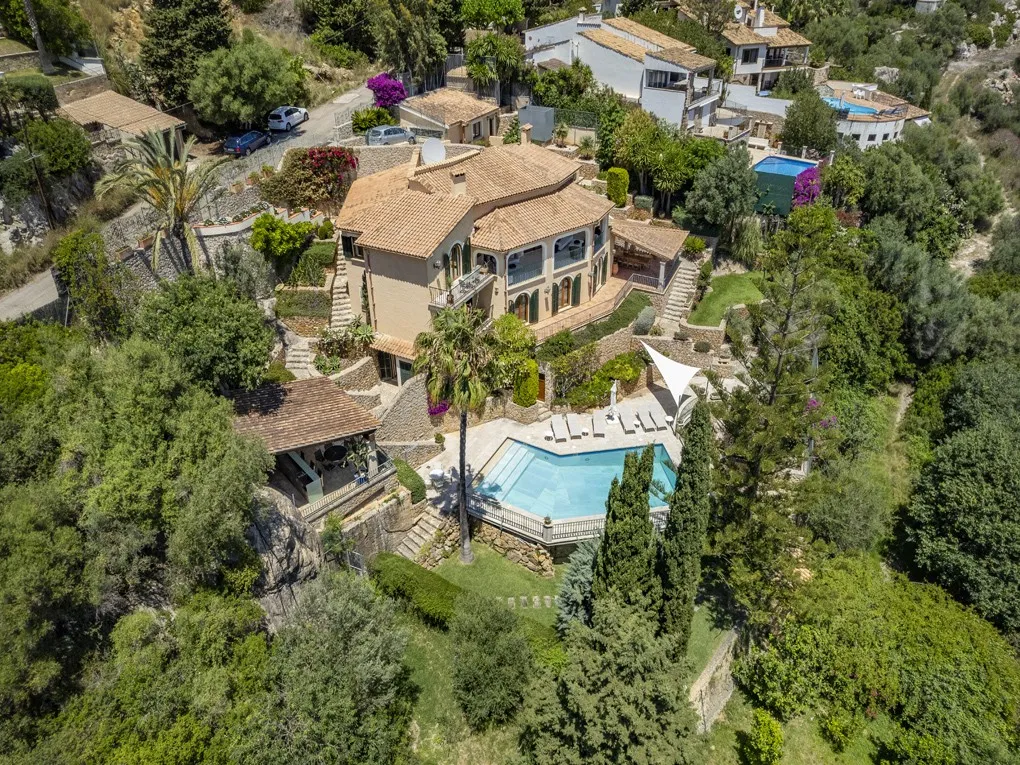 Luxurious and spacious family home-27