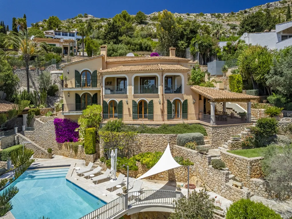 Luxurious and spacious family home-26