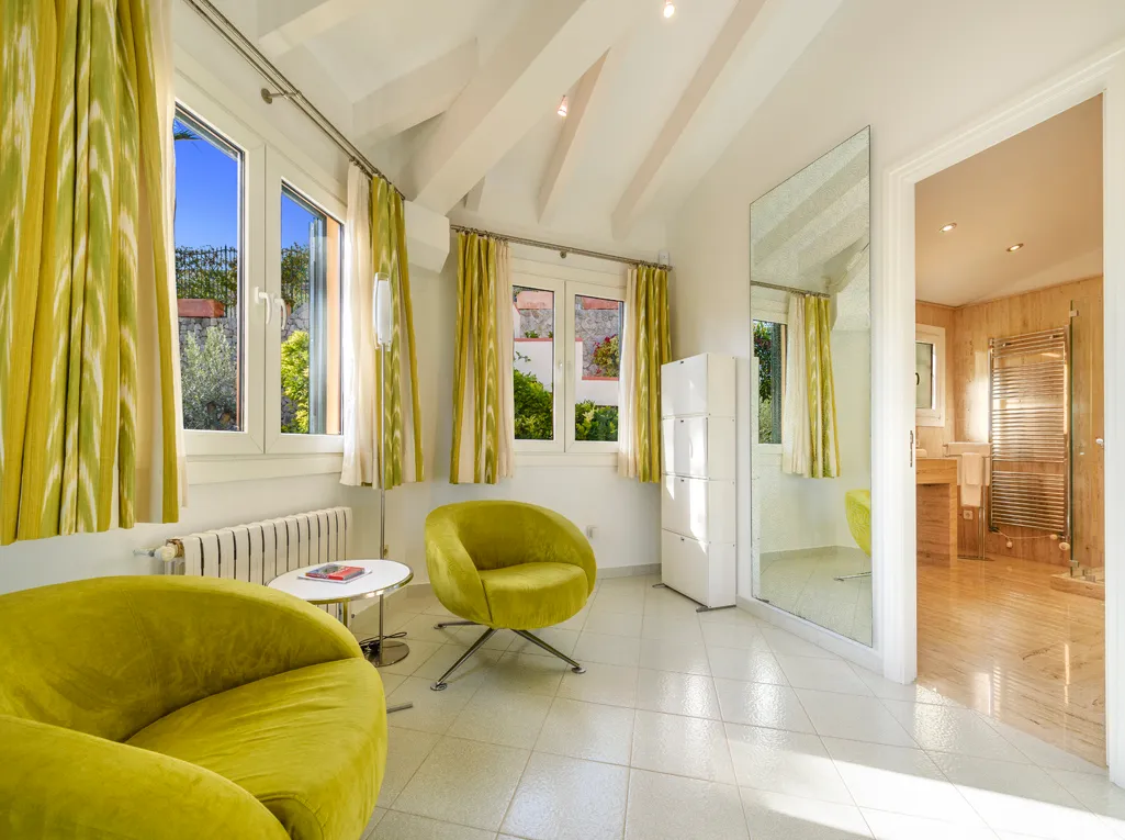 Luxurious and spacious family home-12