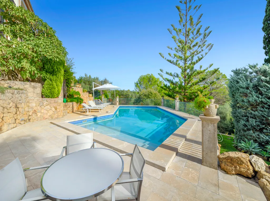 Luxurious and spacious family home-10