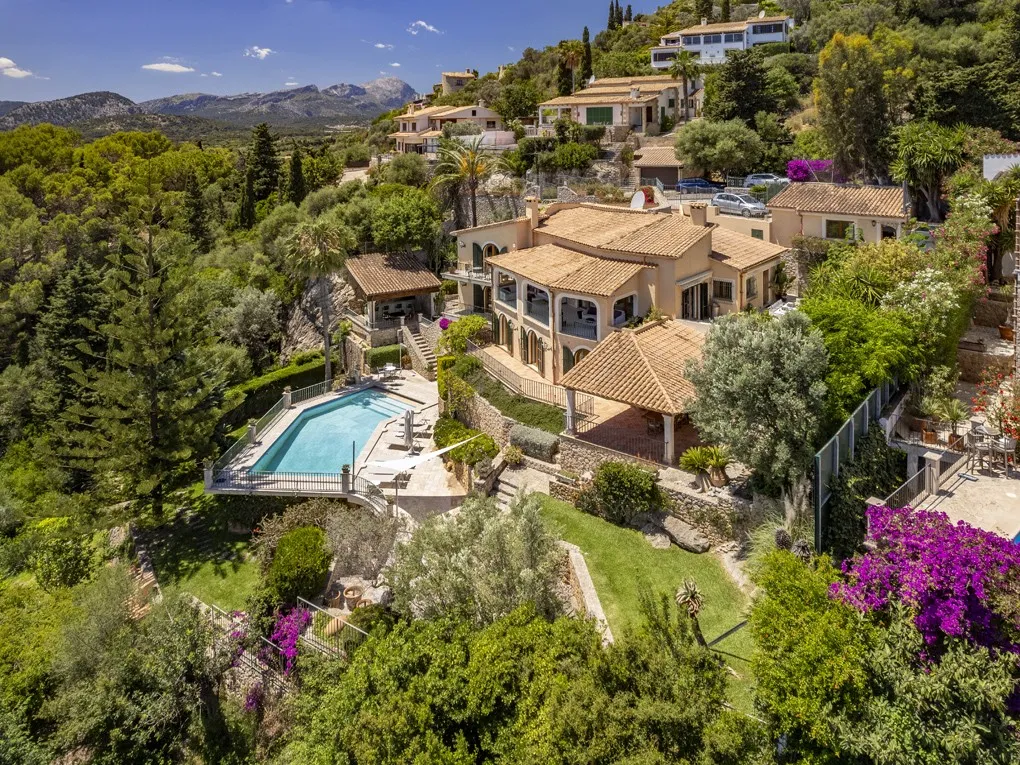 Luksusowy i przestronny dom rodzinny na sprzedaż, Puerto Pollensa-1