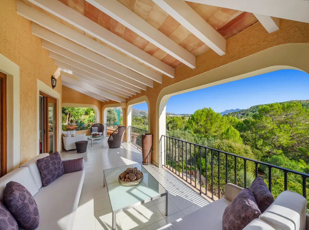 Luxurious and spacious family home-3