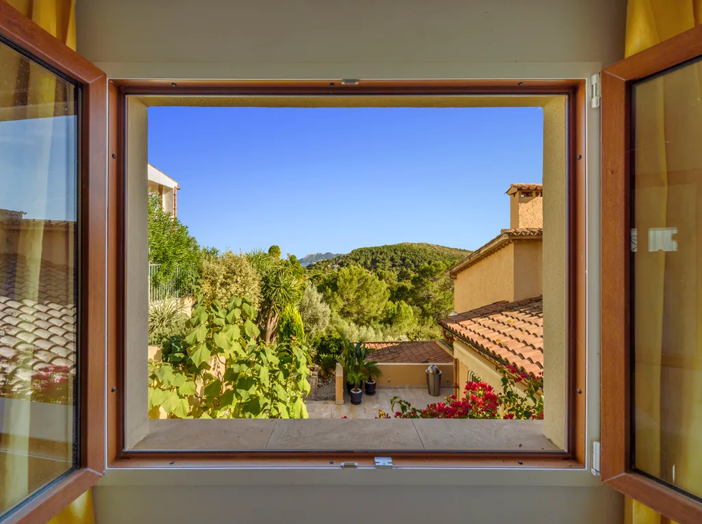 Luxurious and spacious family home-20