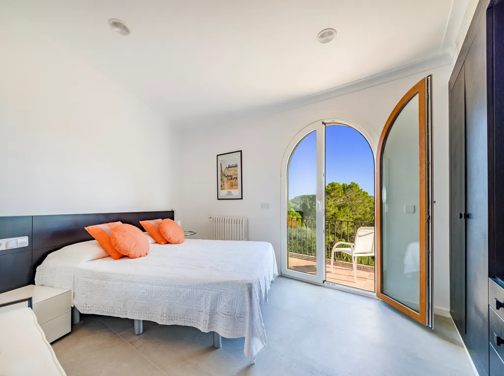 Luxurious and spacious family home-17