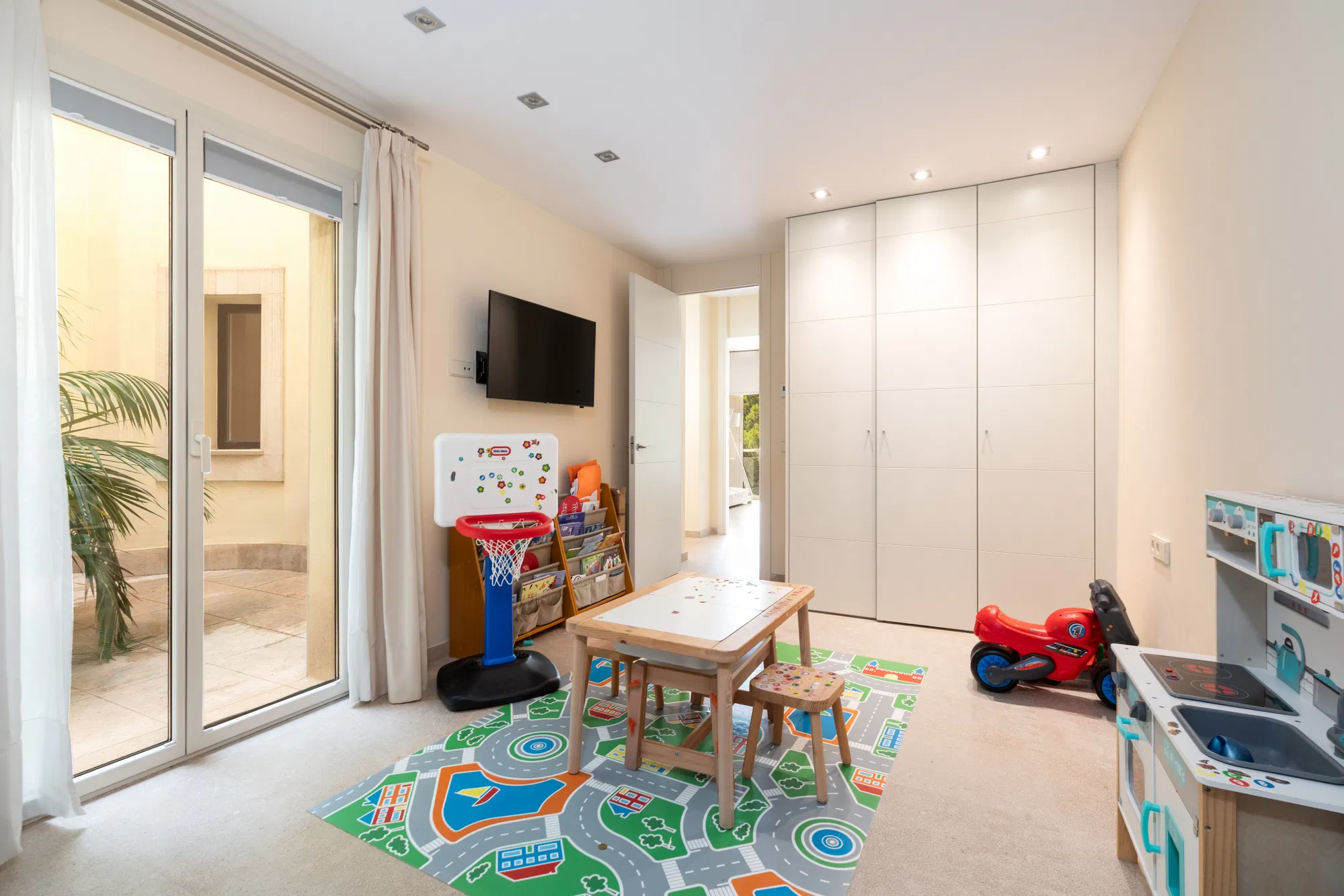 Light-Flooded, modern Apartment in an Exclusive Community in Cas Català-12