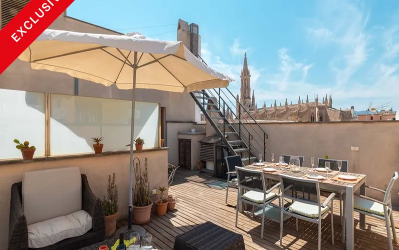 Penthouse mit atemberaubenden Terrassen, Lift & Garage