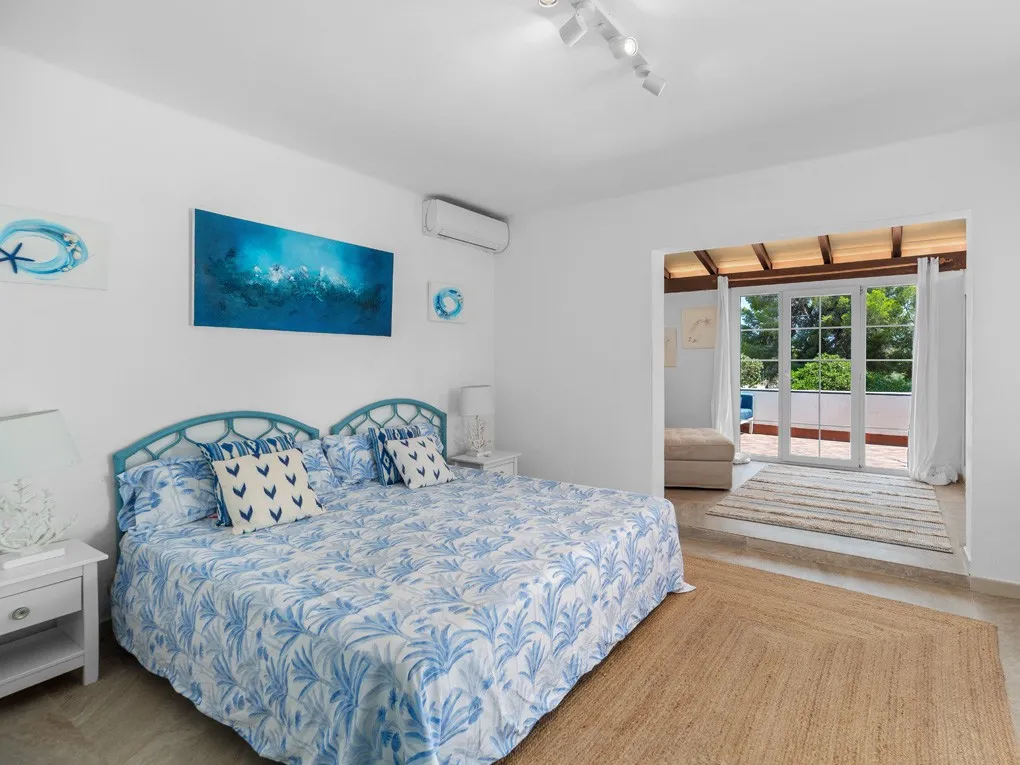 En families drømmehus nær stranden med privat pool-8