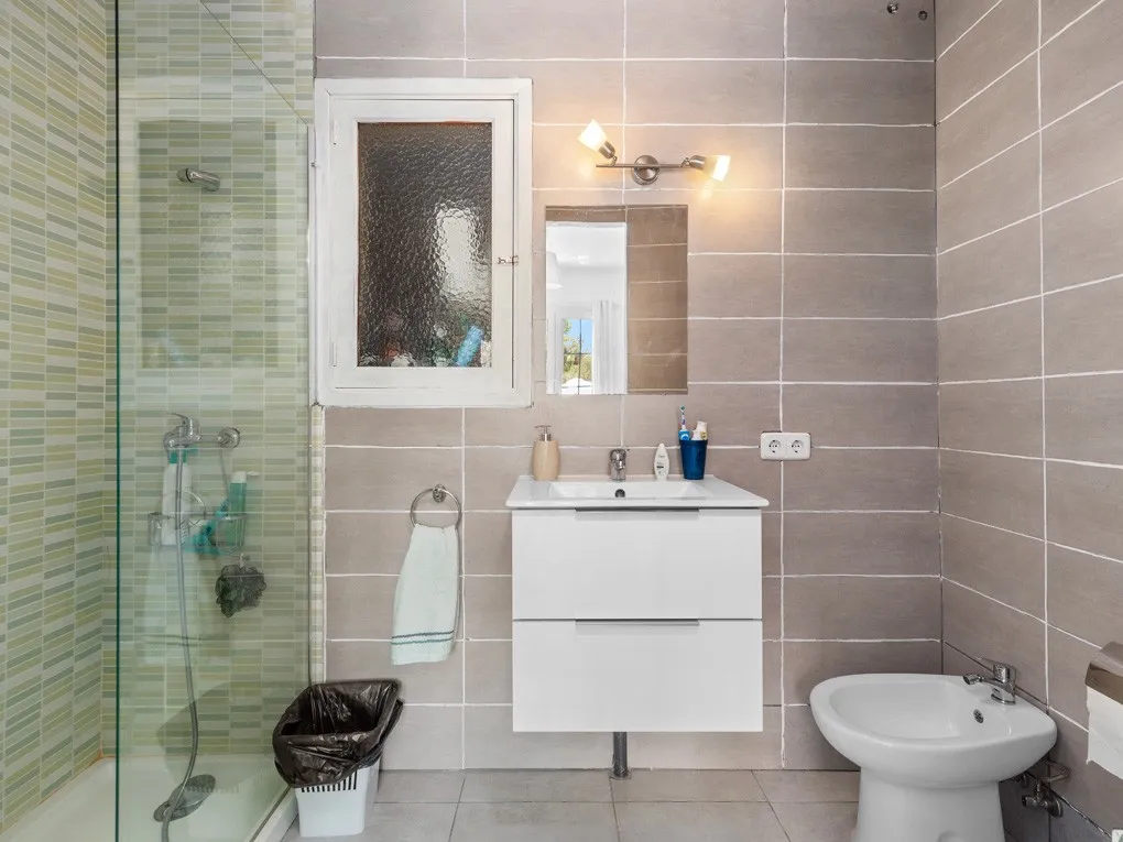 En families drømmehus nær stranden med privat pool-13