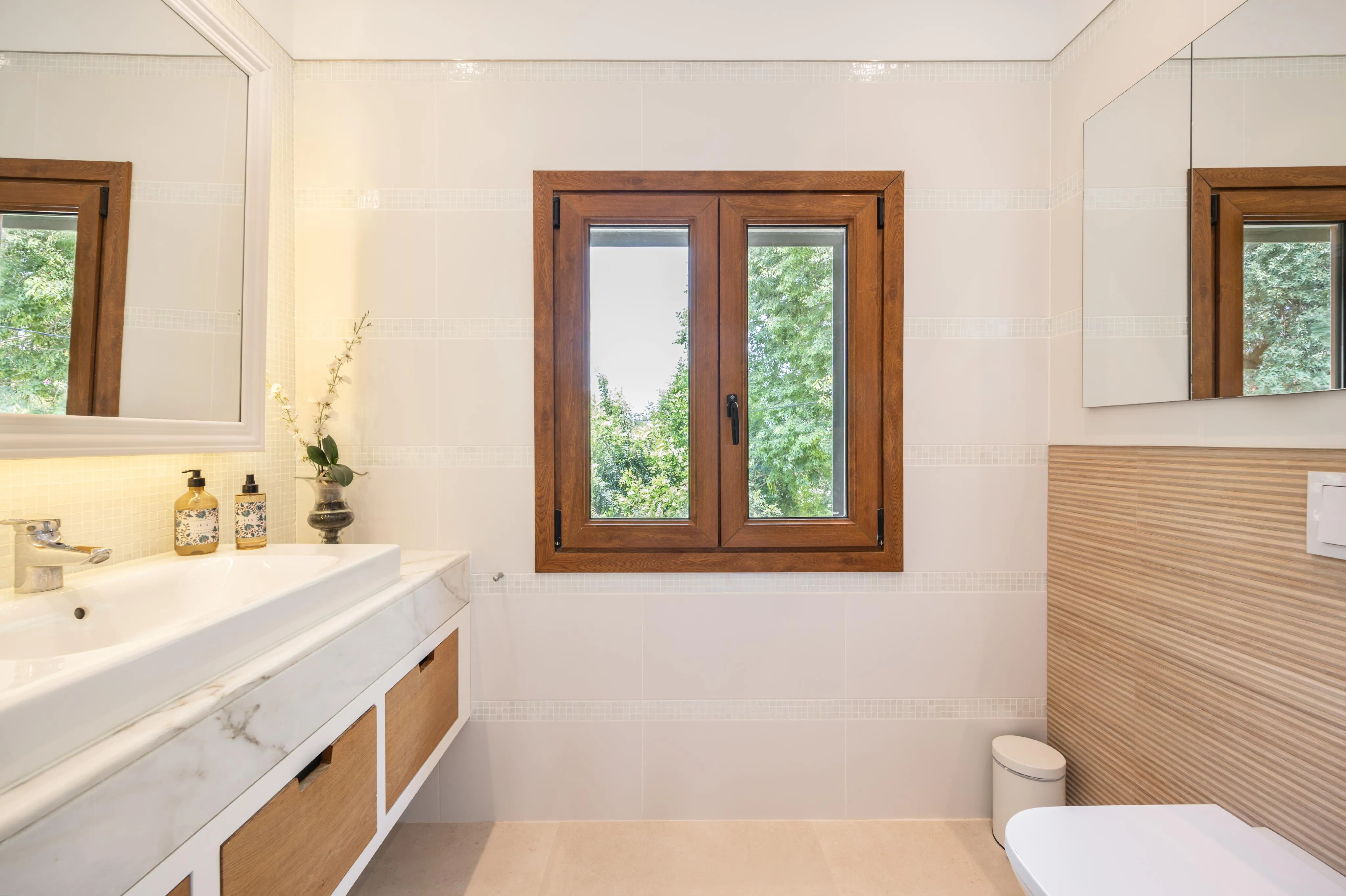 Lanthus i vinregion med permanent tillstånd för semesteruthyrning och energiklass A-15